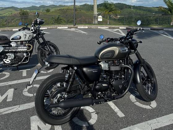 TRIUMPH BONNEVILLE T100 BLACK 900 